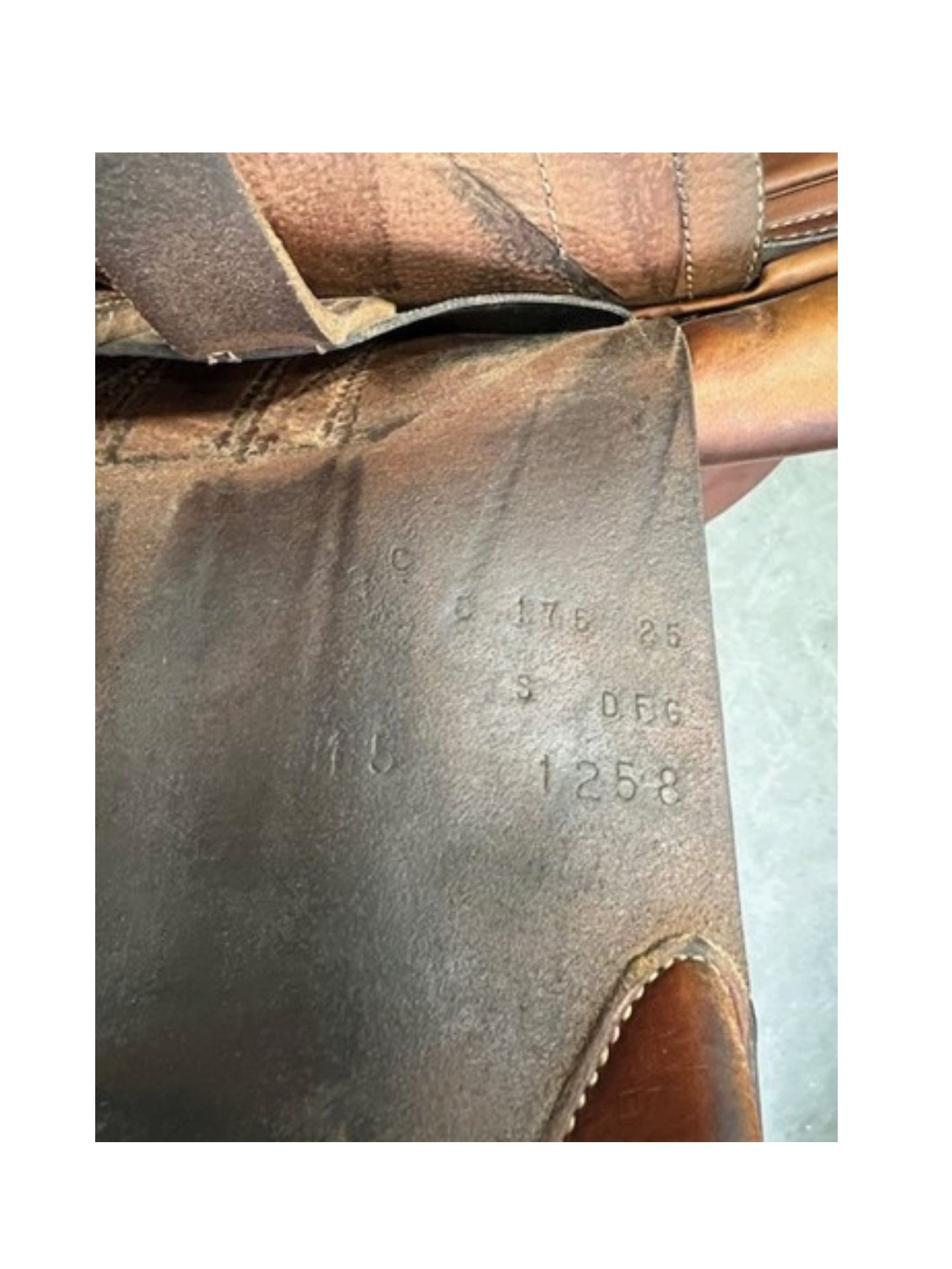 Butet Hoppsadel Dubbelt Skinn 17,5"N Golden