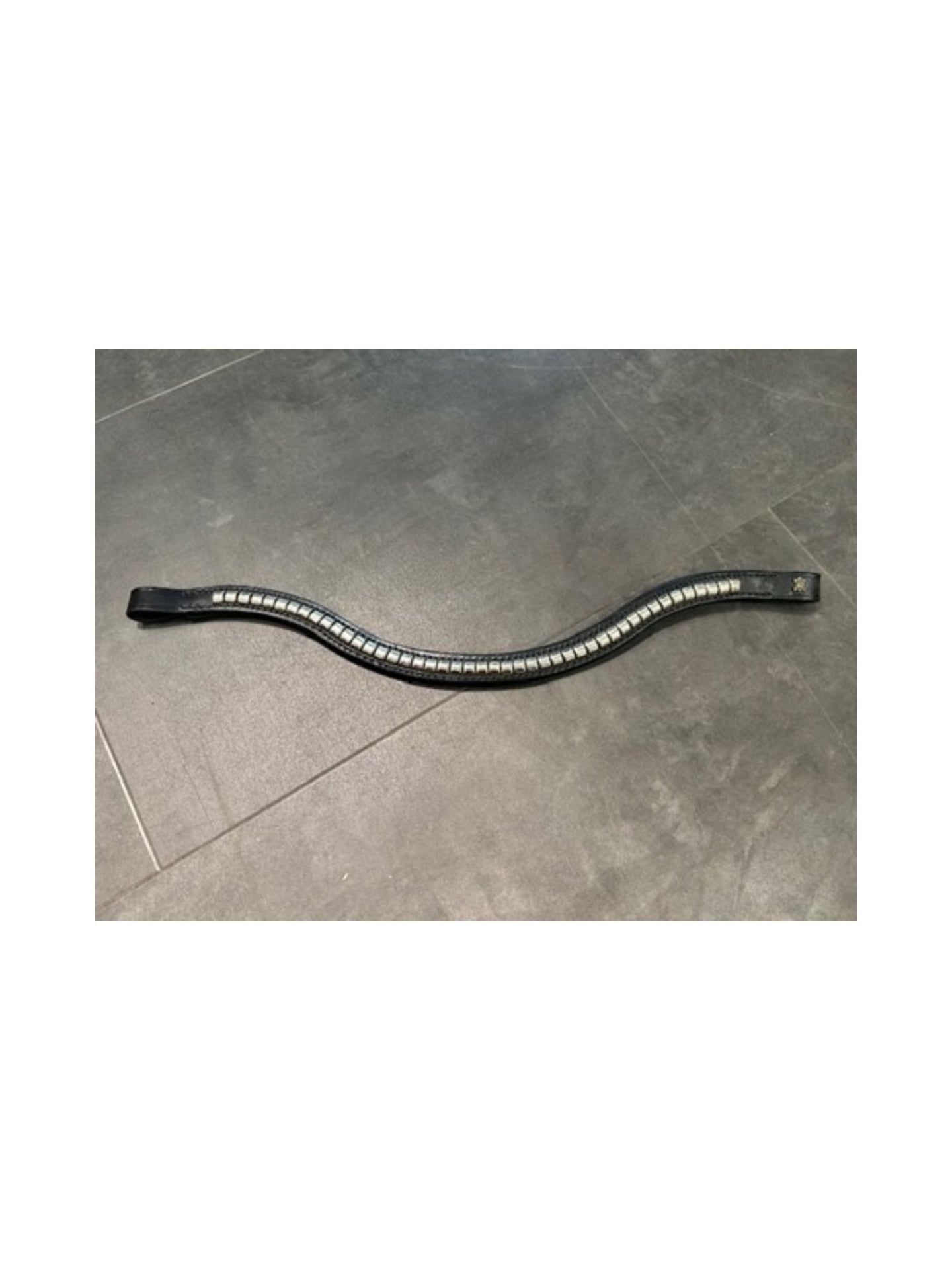 Pannband Svängt Med Klinker Svart/Silver