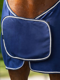 Fleecetäcke Med Silverfläta Marin/Silver