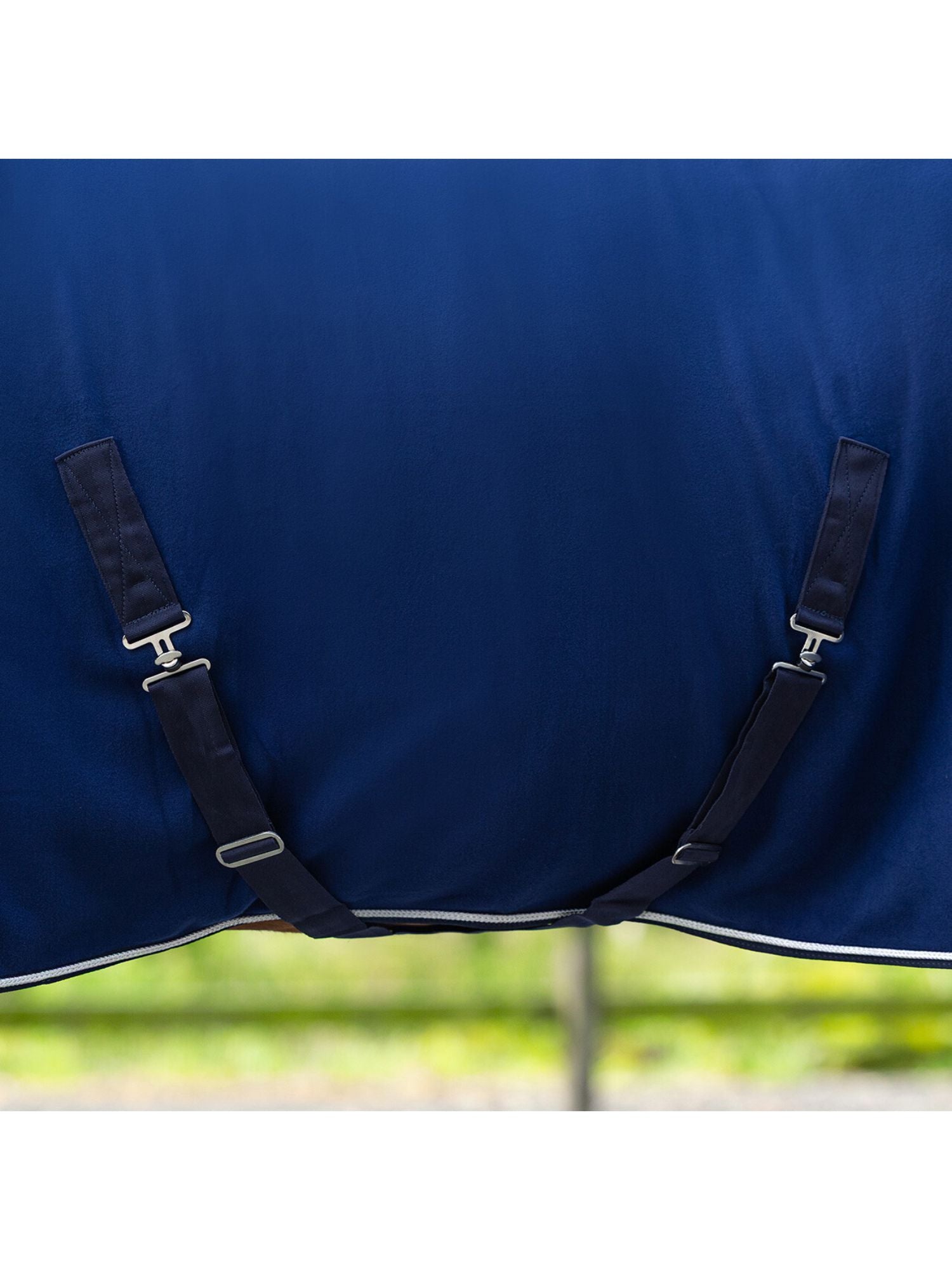 Fleecetäcke Med Silverfläta Marin/Silver