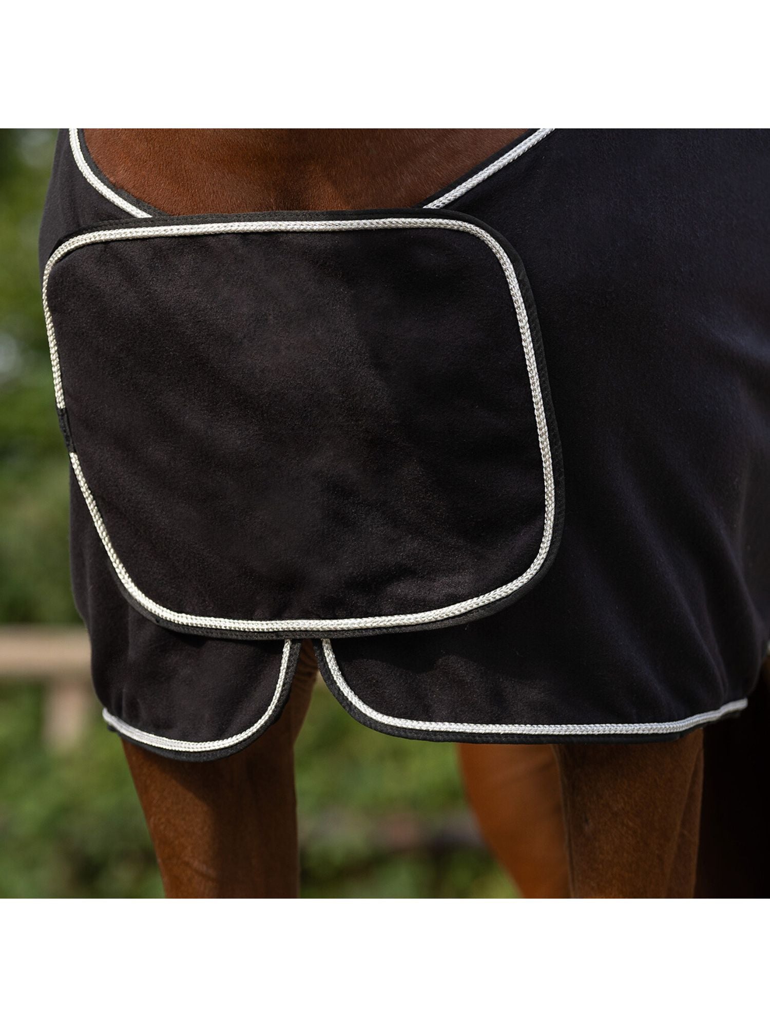 Fleecetäcke Med Silverfläta Svart/Silver